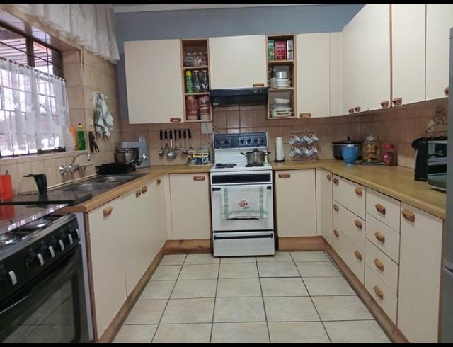 3 BEDROOM HOUSE FOR SALE IN VANDERBIJLPARK SW 1